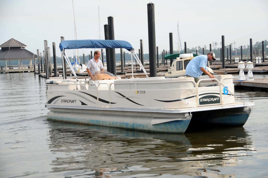 Pros and Cons of Pontoon Boats