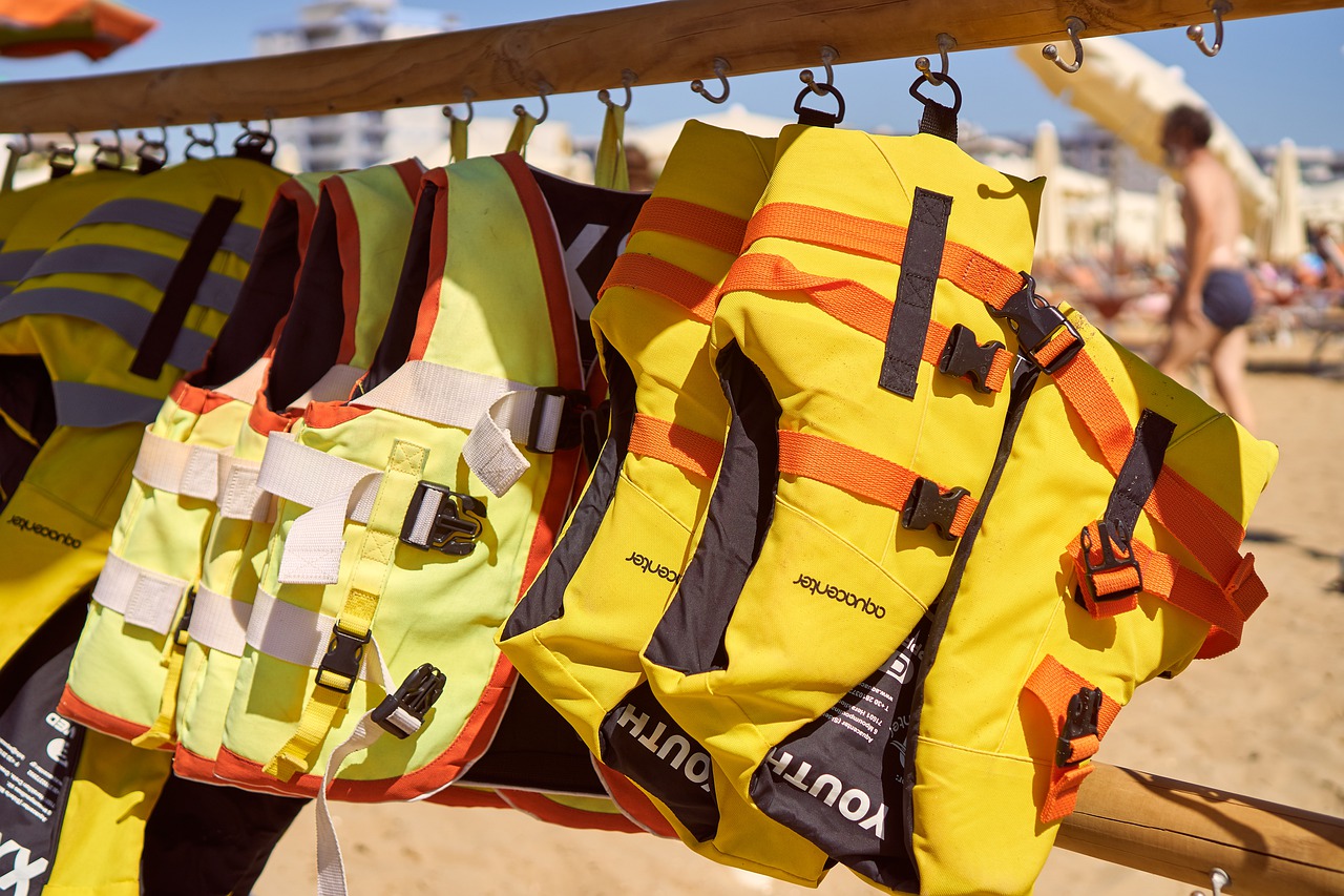 10 Best Life Jackets for Fishing in 2020 BoatCrunch
